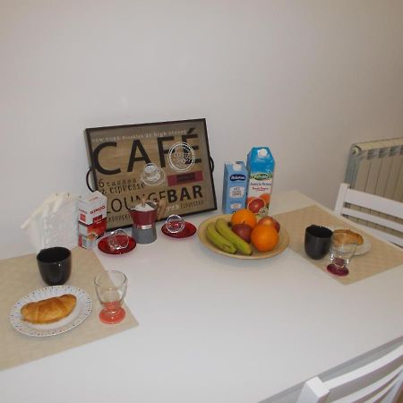 Ad Un Passo Dal Duomo "2" Apartment Naples Luaran gambar