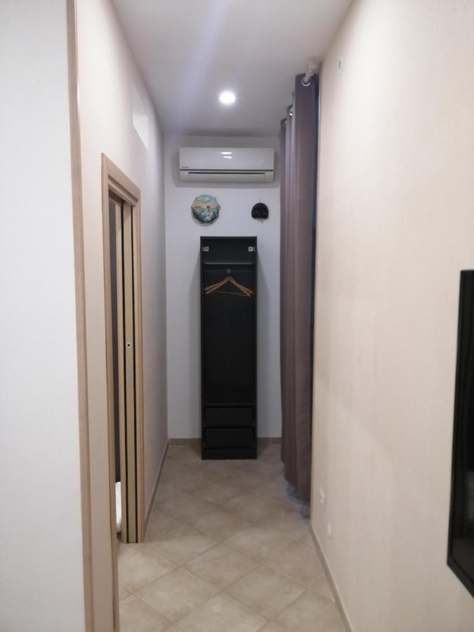 Ad Un Passo Dal Duomo "2" Apartment Naples Luaran gambar