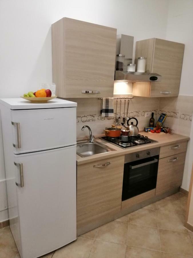 Ad Un Passo Dal Duomo "2" Apartment Naples Luaran gambar