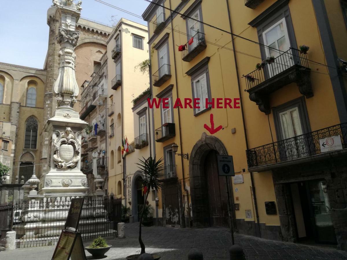 Ad Un Passo Dal Duomo "2" Apartment Naples Luaran gambar