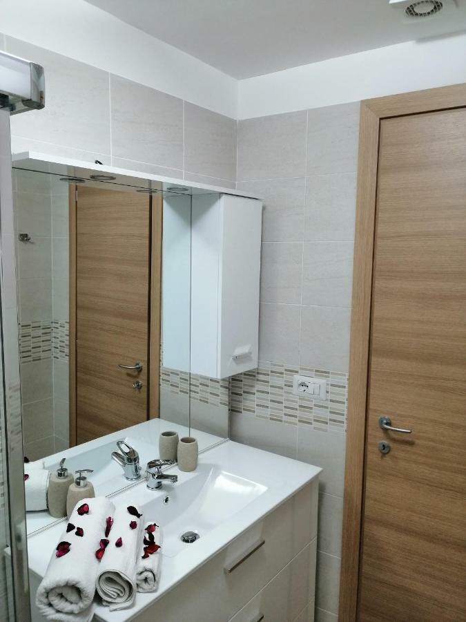 Ad Un Passo Dal Duomo "2" Apartment Naples Luaran gambar