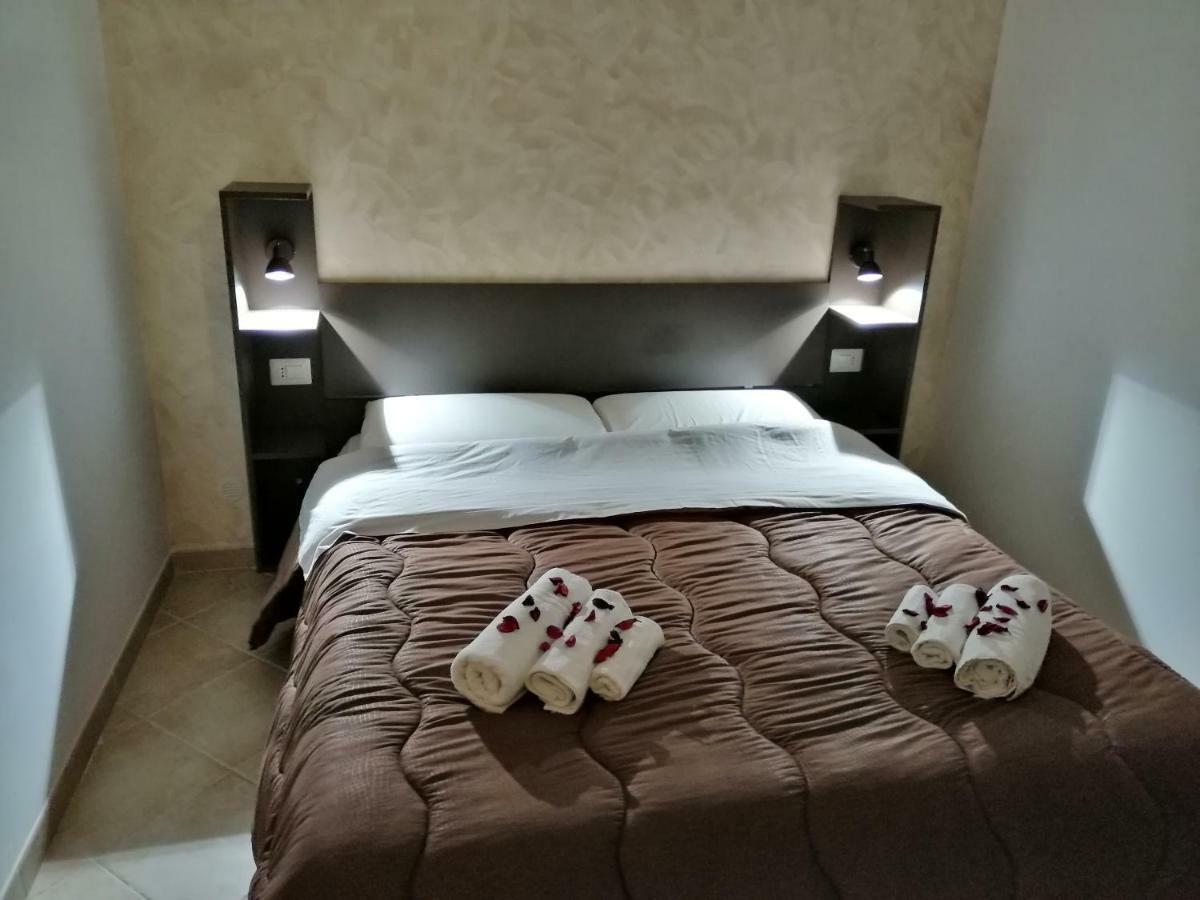 Ad Un Passo Dal Duomo "2" Apartment Naples Luaran gambar