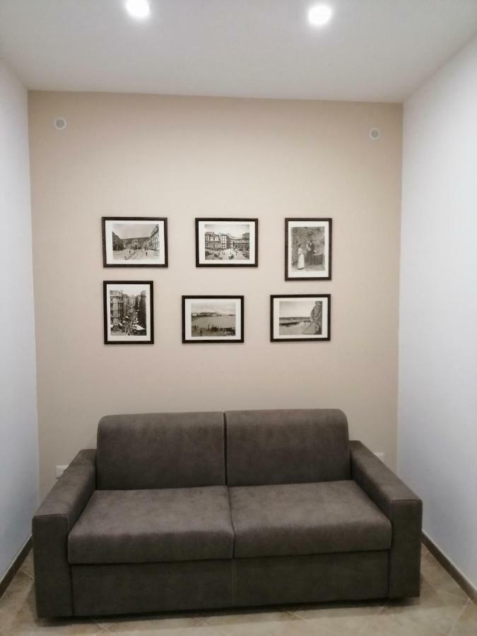 Ad Un Passo Dal Duomo "2" Apartment Naples Luaran gambar