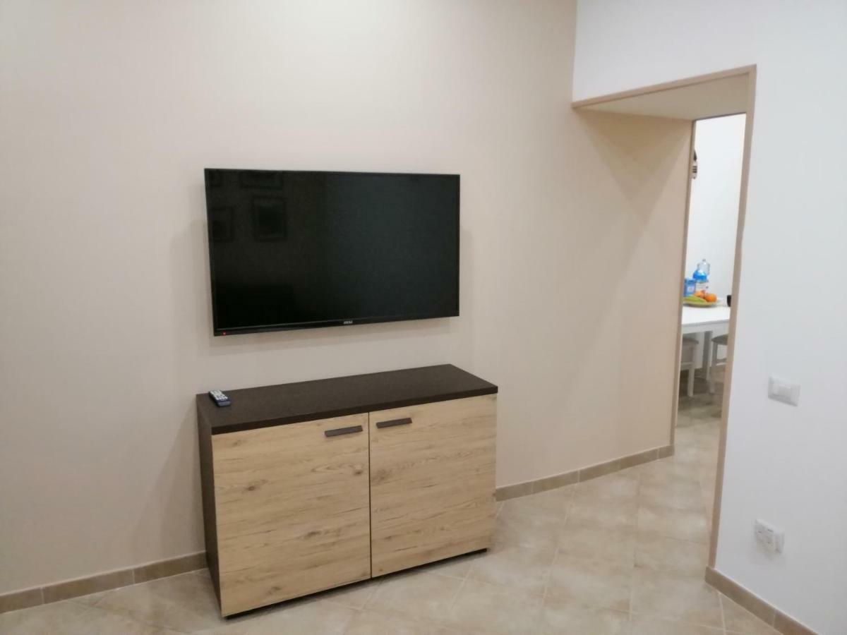 Ad Un Passo Dal Duomo "2" Apartment Naples Luaran gambar