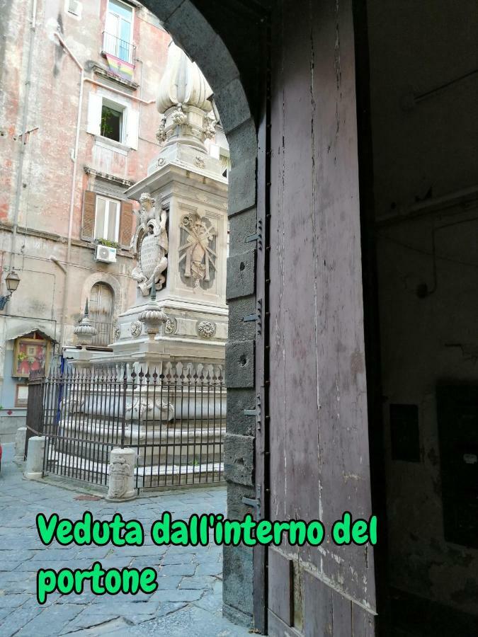 Ad Un Passo Dal Duomo "2" Apartment Naples Luaran gambar