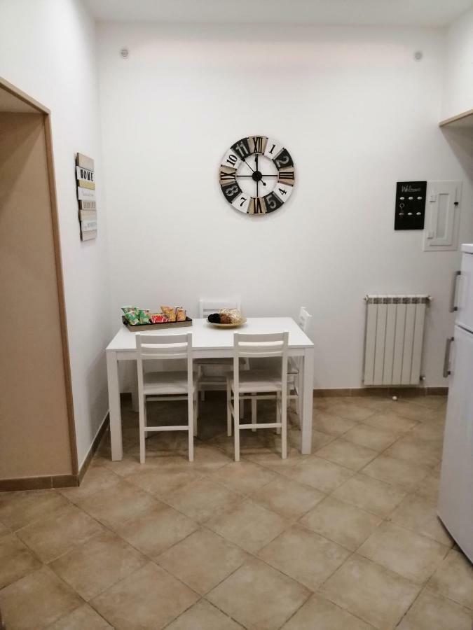 Ad Un Passo Dal Duomo "2" Apartment Naples Luaran gambar