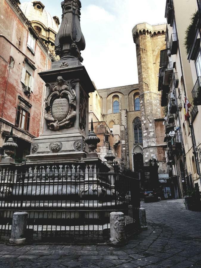 Ad Un Passo Dal Duomo "2" Apartment Naples Luaran gambar