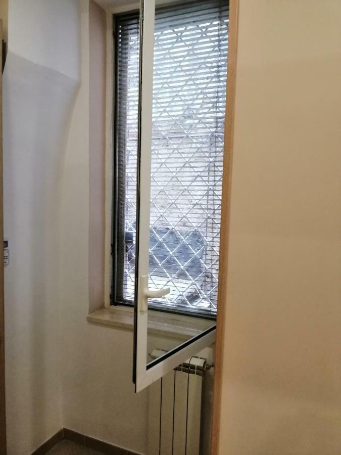 Ad Un Passo Dal Duomo "2" Apartment Naples Luaran gambar