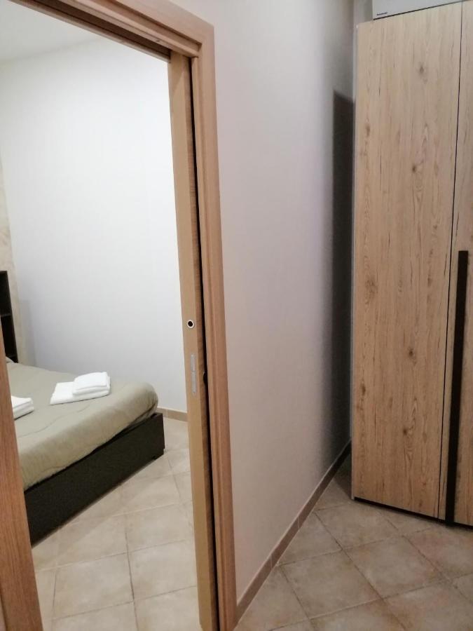 Ad Un Passo Dal Duomo "2" Apartment Naples Luaran gambar
