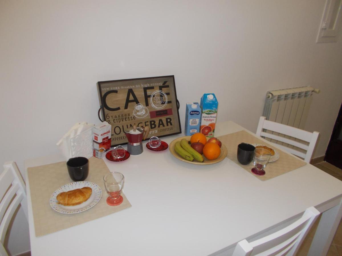 Ad Un Passo Dal Duomo "2" Apartment Naples Luaran gambar